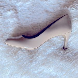 Shiny NEW faux patent leather Nude heels